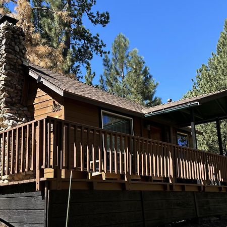 Snow Bunny Lodge - Perfect Big Bear Getaway! Deck With A New Hot Tub And Charcoal Barbecue! Big Bear Lake Kültér fotó