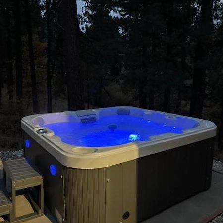 Snow Bunny Lodge - Perfect Big Bear Getaway! Deck With A New Hot Tub And Charcoal Barbecue! Big Bear Lake Kültér fotó
