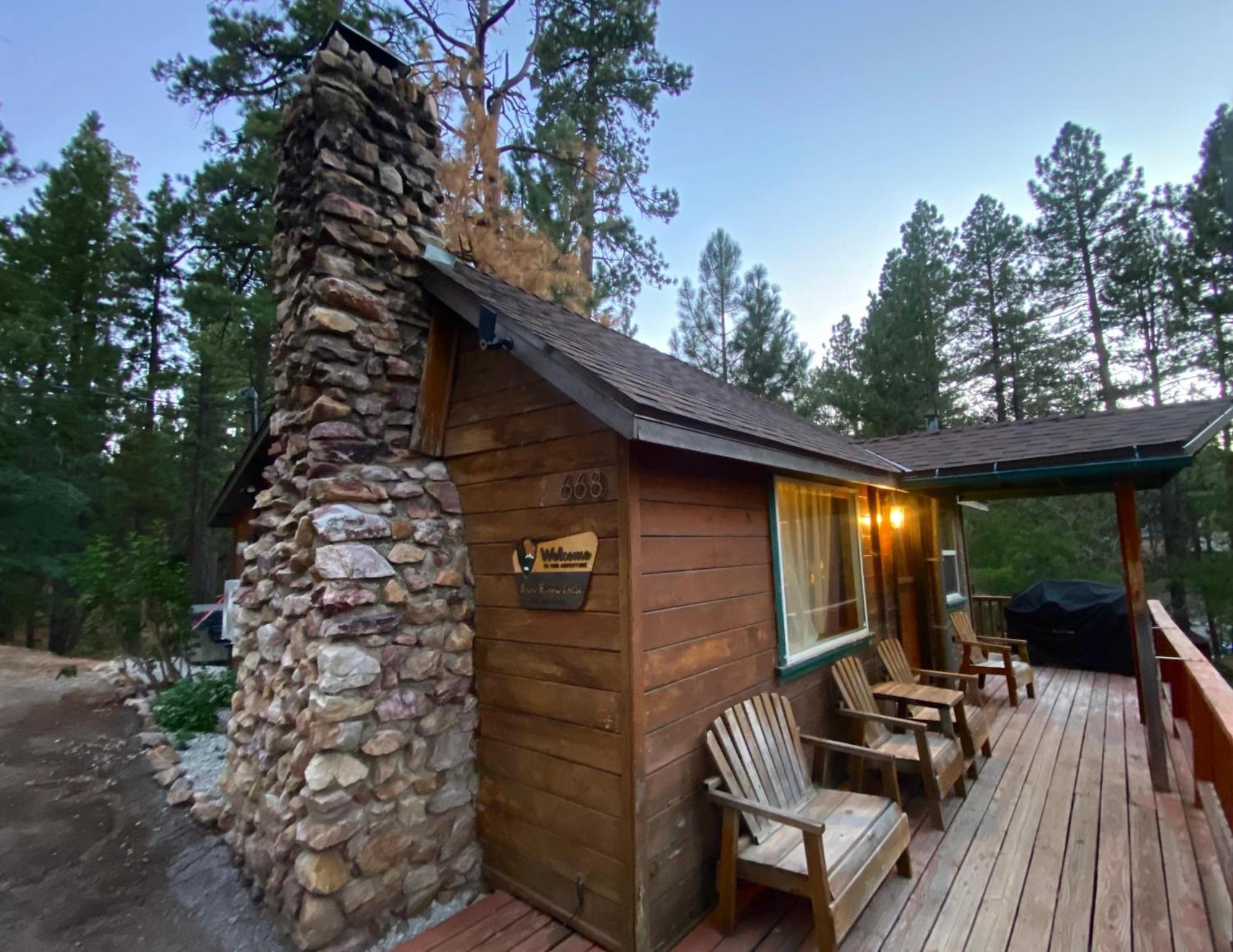 Snow Bunny Lodge - Perfect Big Bear Getaway! Deck With A New Hot Tub And Charcoal Barbecue! Big Bear Lake Kültér fotó