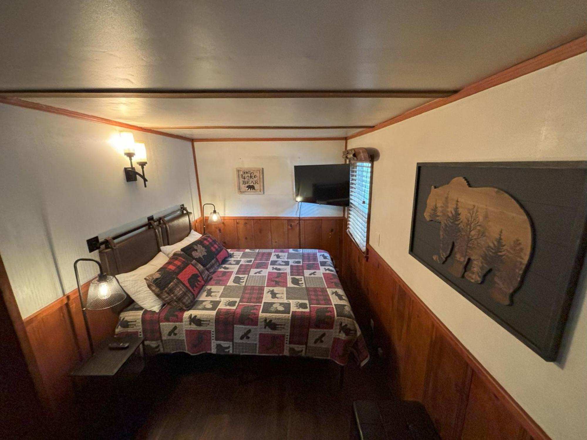 Snow Bunny Lodge - Perfect Big Bear Getaway! Deck With A New Hot Tub And Charcoal Barbecue! Big Bear Lake Kültér fotó