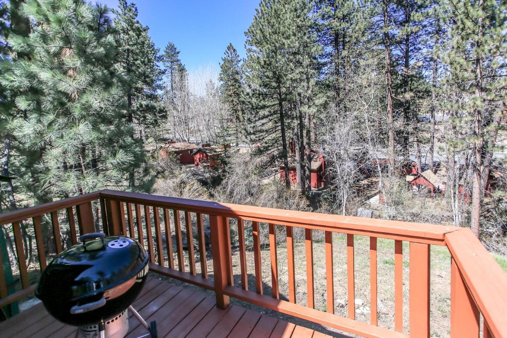 Snow Bunny Lodge - Perfect Big Bear Getaway! Deck With A New Hot Tub And Charcoal Barbecue! Big Bear Lake Kültér fotó